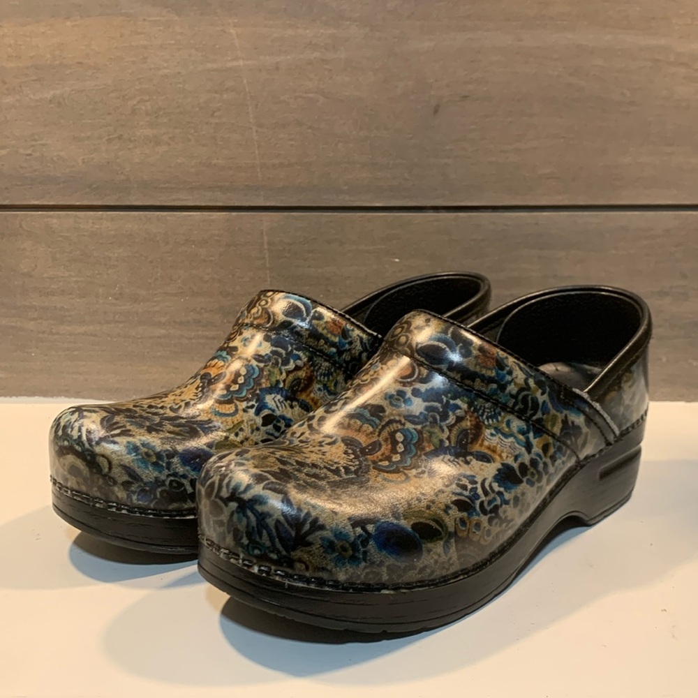 Dansko Women’s Professional Brush Off Floral Patent Size 6.5